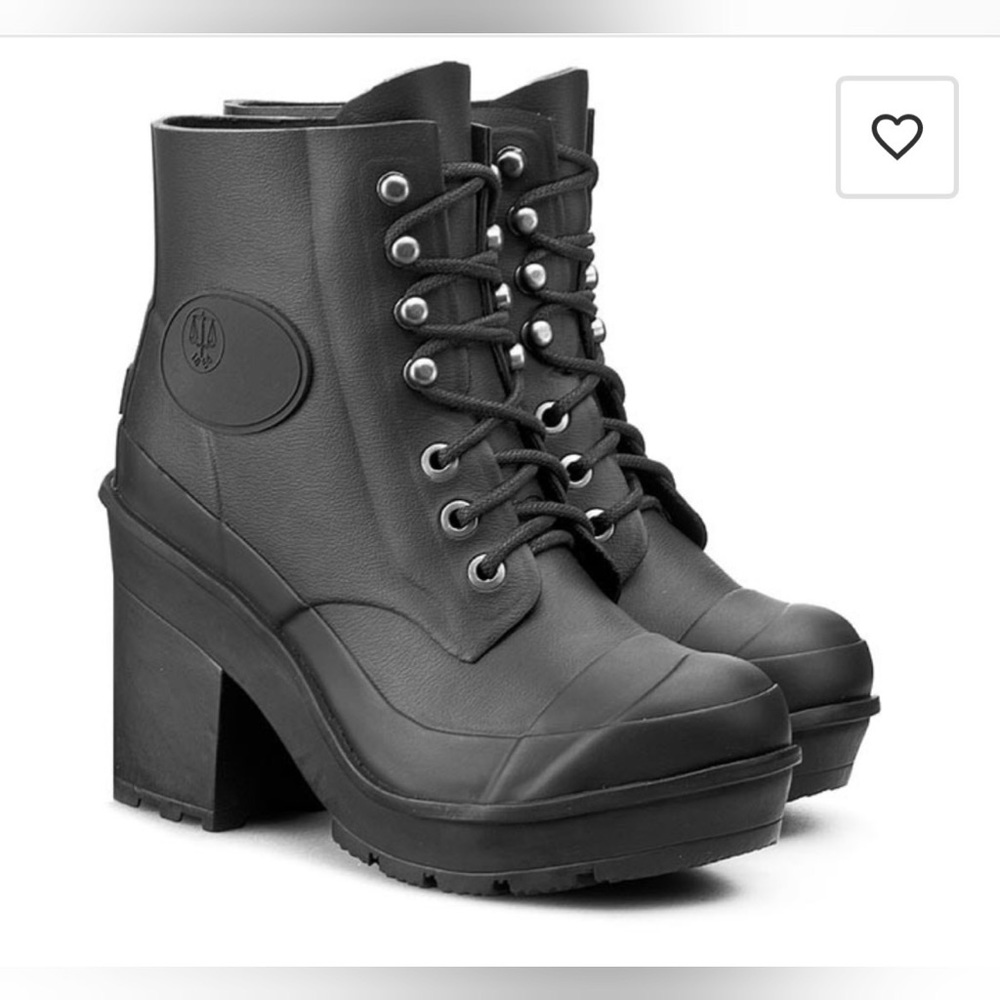 NIB - Hunter Original High Heel Commando Rain Boot.  Women's 8.